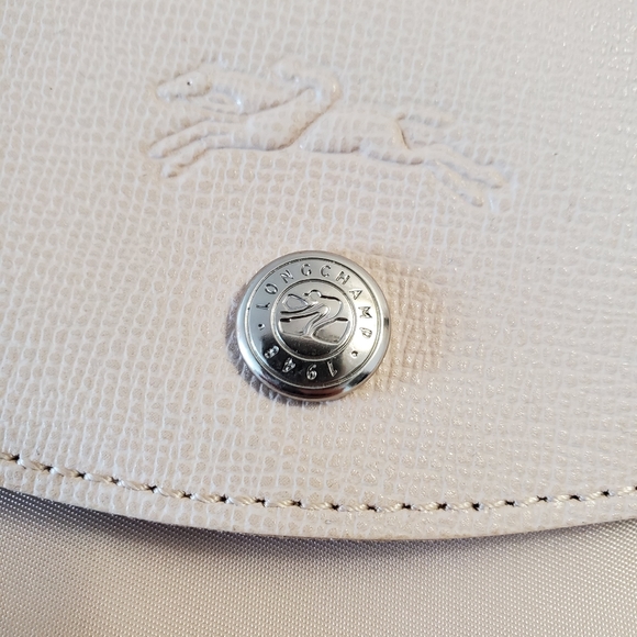 LONGCHAMP LE PLIAGE NÉO
TOP HANDLE BAG - Picture 6 of 16